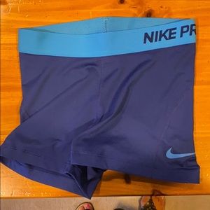 GUC women’s Nike Pro Dri Fit S navy